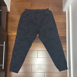 lululemon athletica Men's Black Camo Joggers